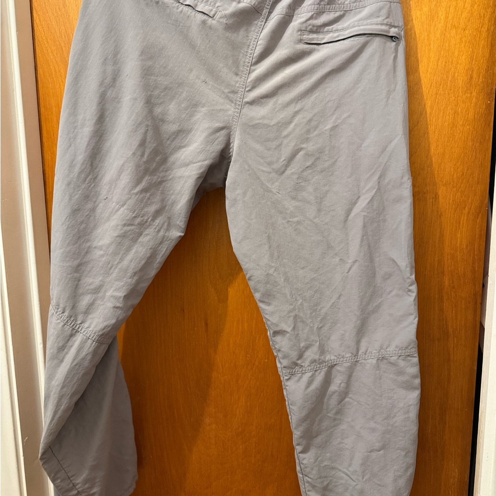 Patagonia Women's Gray Cargo Pants - Picture 4 of 4